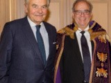 Bernard Magrez couronne le professeur David Hayat en tant que 19e Pape du Château Pape-Clément