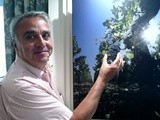 Guy Charneau expose à l’Hôtel de Sèze : un regard presque charnel avec le raisin