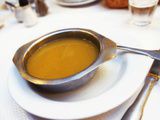 Souriez c’est l’hiver,  la soupe maison s’offre à 1 € au Chartier, la légendaire brasserie parisienne