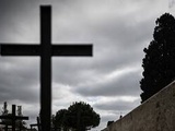 Alsace : Des tags antisémites découverts sur le mur d'un cimetière