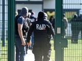Condé-sur-Sarthe : Le profil particulièrement inquiétant du preneur d’otages de deux surveillants