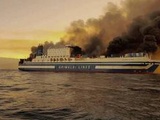 Grèce : Douze personnes toujours disparues après l'incendie d'un ferry italien vendredi