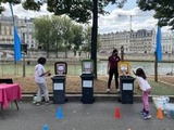 Paris : Sur les quais de Seine, les éco-animations Syctom initient les passants aux alternatives écologiques et au tri sélectif