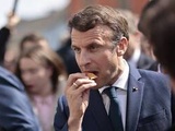 Présidentielle 2022 : Emmanuel Macron attaque des candidats sur leur « complaisance » face à Poutine