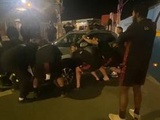 Toulouse : Une voiture bloque leur bus, les rugbymen du lou se transforment en dépanneurs