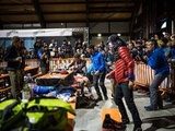 Ultra-Trail du Mont-Blanc : Comment de nombreux coureurs élite se transforment en bénévoles de luxe sur l’épreuve reine
