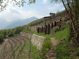 La Combe d’Enfer et le chemin des vignes et des guérites, à Fully