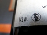 La viticulture bordelaise exprime son « ras-le-bol » avec l’agrandissement du logo « femme enceinte » sur les étiquettes