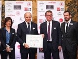Laurent Fabius reçoit le prix de « l’homme de l’année » par la rvf