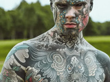 Découverte de l’homme le plus tatoué de France : histoire et secrets d’un record