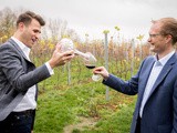 Deux sommeliers belges se lancent dans la distribution de vins à domicile