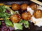 Yakitori de boulettes de poulet à la japonaise