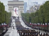 14-Juillet à Paris : Un jeune militaire demande sa copine en mariage avant de défiler sur les Champs-Elysées