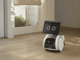 Astro, le petit robot controversé d’Amazon capable de patrouiller dans la maison