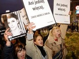 Avortement en Pologne : Des dizaines de milliers de personnes dans la rue après la mort d'une femme enceinte