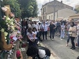 Bordeaux : Emotion et colère devant le domicile de Sandra, tuée à coups de couteau vendredi