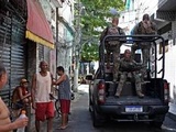 Brésil : Des centaines de policiers passent à l'offensive dans un quartier de Rio de Janeiro