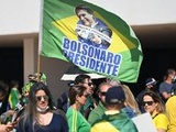 Brésil: Des partisans pro-Bolsonaro manifestent contre le système de vote par urne électronique
