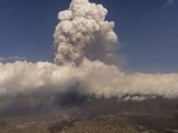 Canaries : Après une brève interruption, le volcan recrache des cendres