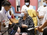 Coronavirus : Il y a un an, jour pour jour, Mauricette, 78 ans, recevait la première dose de vaccin en France