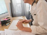 Coronavirus : Les médecins non vaccinés ont-ils le droit de poursuivre les téléconsultations