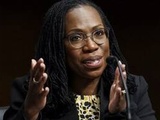 Etats-Unis : Ketanji Brown Jackson est la première femme noire nommée à la Cour suprême