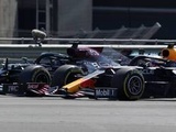 Formule 1 : Gros crash de Max Verstappen dans le premier tour du Grand Prix de Silverstone après une intense bataille avec Hamilton
