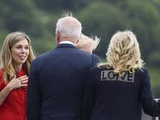 G7 : Avec l’inscription « love » sur sa veste, Jill Biden a-t-elle voulu répondre à Melania Trump