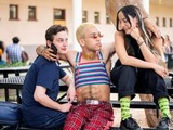 « Generation » : Une série exemplaire sur l'adolescence queer