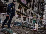 Guerre en Ukraine : Kiev accuse Moscou d’utiliser des bombes au phosphore et les Occidentaux se réunissent de nouveau