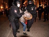 Guerre en Ukraine : Plus de 2.500 manifestants contre l’invasion arrêtés en Russie selon une ong