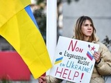 Guerre en Ukraine : Tour Eiffel, fontaines, mairies… La France en bleu et jaune en soutien au peuple ukrainien