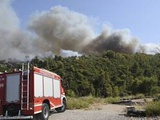 Incendies en Grèce : Des villages évacués, des blessés et des secours sur le qui-vive dans le Péloponnèse