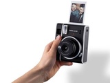 Instax mini 40 : Fujifilm développe le vintage pour son nouvel appareil photo instantané