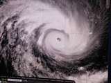 Le puissant cyclone tropical Batsirai touche Madagascar, selon un météorologiste