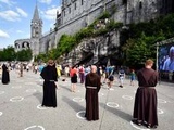 Lourdes : Retour progressif des pèlerinages, principalement français