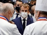 Lyon : Emmanuel Macron cible d’un jet d’œuf lors d’un salon de la restauration, un homme en garde à vue