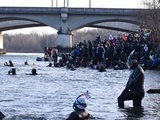 Lyon : Faut-il être « cinglé » pour participer à la traversée de la ville à la nage en plein hiver