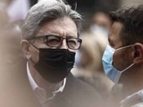 Marche des libertés : Jean-Luc Mélenchon enfariné dans le cortège