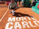 Monte-Carlo : Tsitsipas réussit le doublé et se replace parmi les favoris pour Roland-Garros