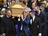 Mort de Bernard Tapie : Brigitte Macron, Claude Lelouch, Basile Boli… Quelles célébrités étaient présentes à l’hommage