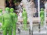 Paris : Des petits hommes verts débarquent au Palais-Royal