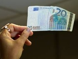 Paris : Près de 130.000 euros en fausse monnaie découverts lors d’un contrôle de routine