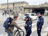Paris : « Priorité non respectée au passage piéton, c’est 135 euros », opération protection des piétons de la police municipale