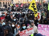 Paris : Une manifestation antiraciste pour la régularisation des sans-papiers