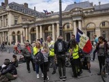 Pass sanitaire : Des manifestants rassemblés à Paris contre la décision du Conseil constitutionnel