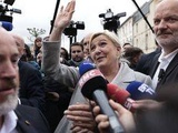 Présidentielle 2022 : Dernier bain de foule (en terrain conquis) pour Marine Le Pen avant le débat de mercredi, Emmanuel Macron sur les ondes