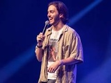 « Presque » : Panayotis Pascot, l’humoriste qui préfère les histoires aux rires