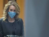 Procès Theranos : Elizabeth Holmes, star déchue de la Silicon Valley, reconnue coupable de fraude