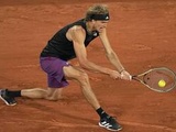 Roland-Garros - quarts de finale : Un petit Zverev domine Davidovich Fokina... Pavlyuchenkova rejoint Zidansek en demie... Revivez la journée de mardi avec nous